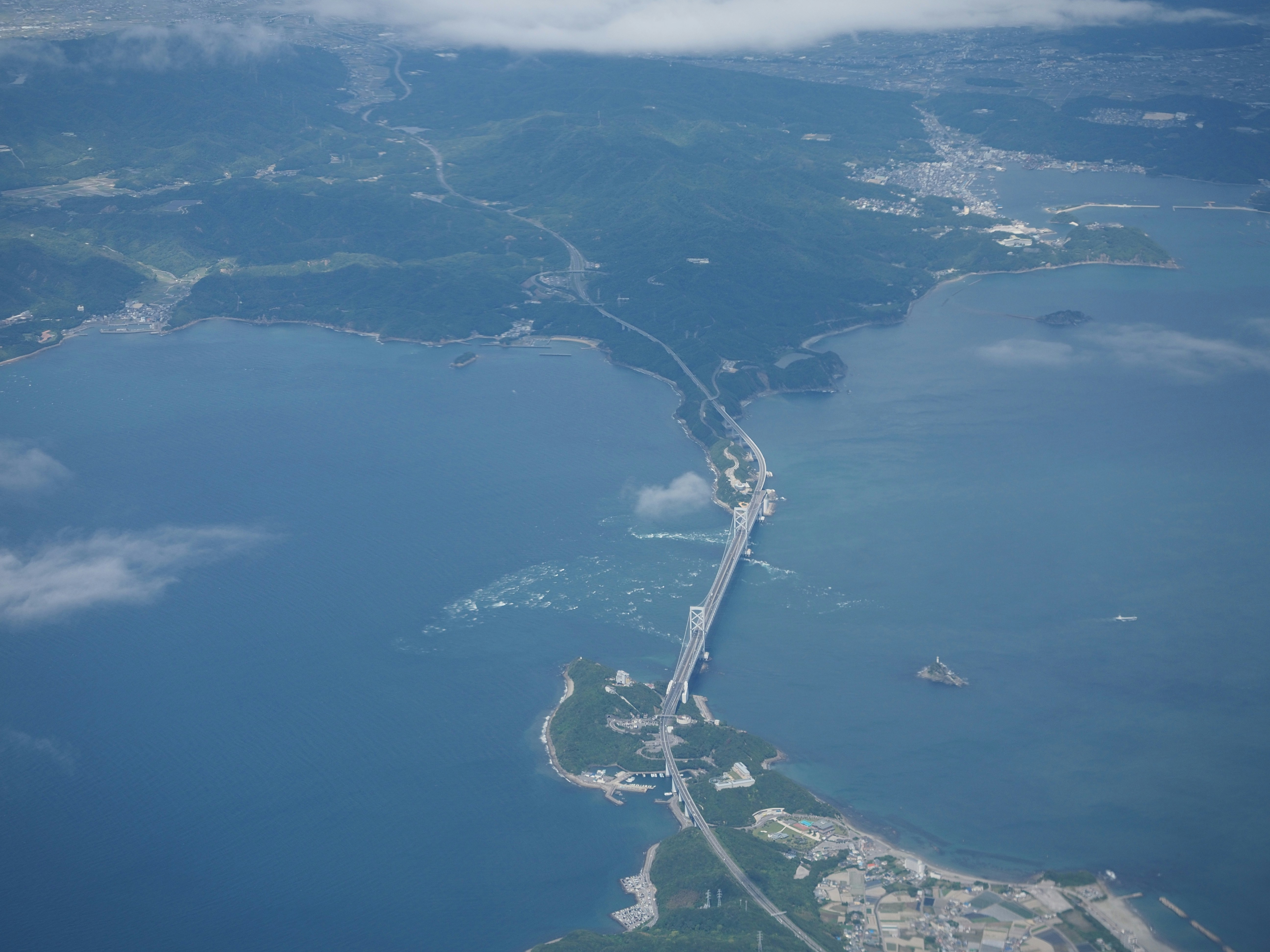 淡路島を思わせる自然豊かな風景